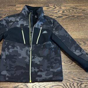 Kids boys snozu jacket 7/8 small black camo k7139